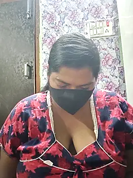 Snapshot of Liyaa_24 chatting on April 7, 2026, 4:18 pm Liyaa 24 online show from April 7, 2026, 4:18 pm