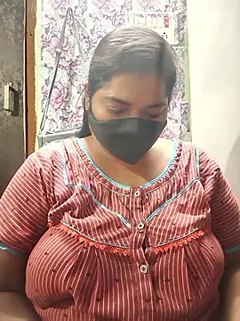 Snapshot of Liyaa_24 chatting on April 8, 2026, 5:35 pm Liyaa 24 online show from April 8, 2026, 5:35 pm