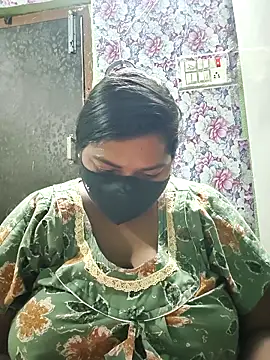 Snapshot of Liyaa_24 chatting on April 13, 2026, 4:23 pm Liyaa 24 online show from April 13, 2026, 4:23 pm