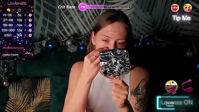 Snapshot of ChristyCrayme chatting on January 14, 2026, 10:14 pm ChristyCrayme online show from January 14, 2026, 10:14 pm