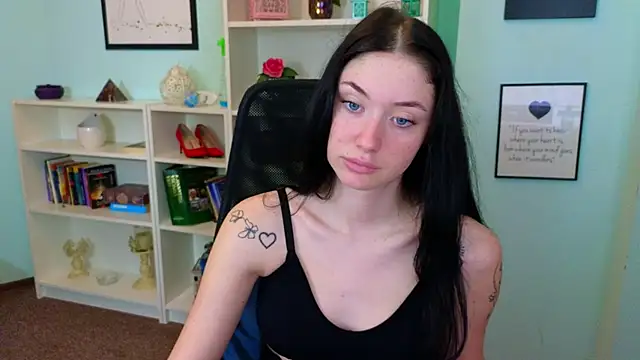 Snapshot of Ivanna__Rose chatting on November 17, 2025, 5:24 am Ivanna Rose online show from November 17, 2025, 5:24 am