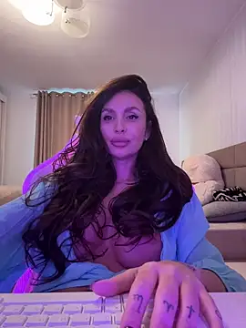 Snapshot of LunaBex chatting on November 15, 2025, 7:16 am LunaBex online show from November 15, 2025, 7:16 am