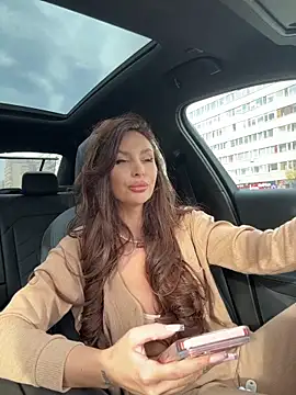 Snapshot of LunaBex chatting on November 26, 2025, 8:48 am LunaBex online show from November 26, 2025, 8:48 am