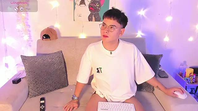 Snapshot of Young_Ben chatting on February 20, 2026, 9:37 pm Young Ben online show from February 20, 2026, 9:37 pm