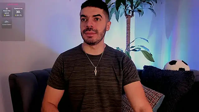 AxelThompson  online show from December 16, 2025, 12:10 pm