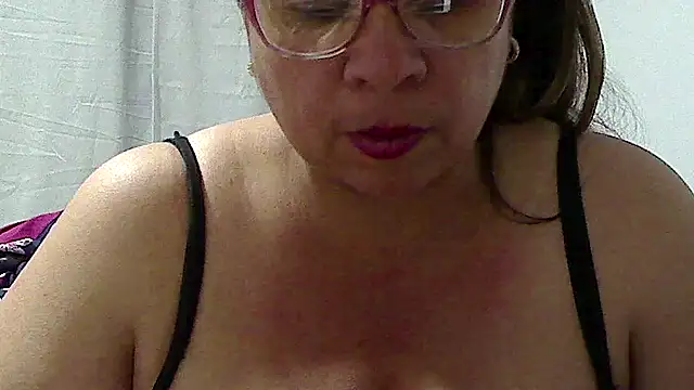 Snapshot of luciana69hot chatting on October 3, 2025, 9:45 pm luciana69hot online show from October 3, 2025, 9:45 pm