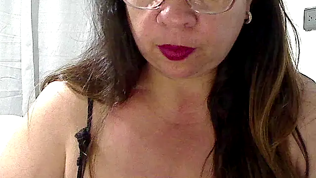 Snapshot of luciana69hot chatting on November 6, 2025, 11:37 pm luciana69hot online show from November 6, 2025, 11:37 pm