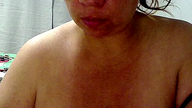 Snapshot of luciana69hot chatting on December 2, 2025, 1:39 pm luciana69hot online show from December 2, 2025, 1:39 pm