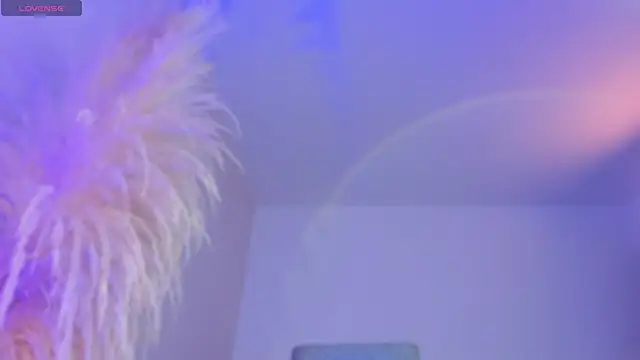 liiamluna  online show from November 11, 2025, 9:09 am