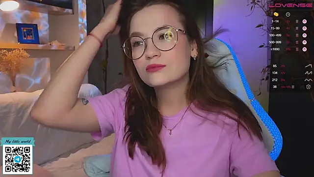 mia here online show from November 26, 2025, 2:23 am