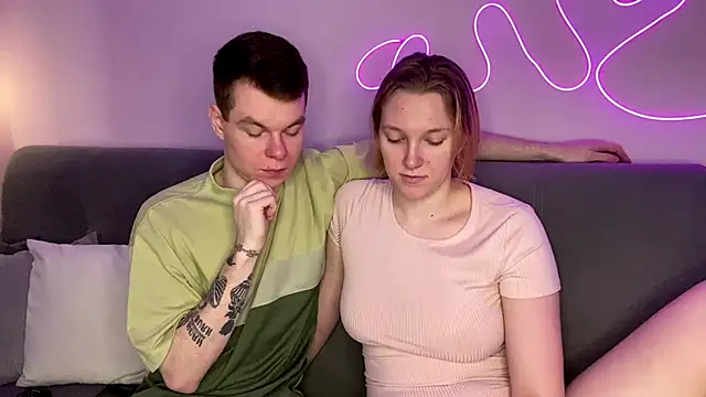 julielourens online show from November 30, 2025, 8:07 am