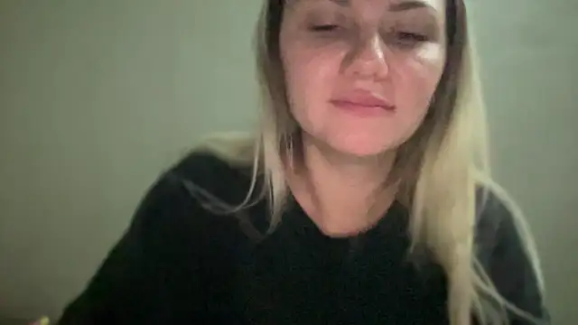 Snapshot of MonicaSweett chatting on October 2, 2025, 11:12 pm MonicaSweett online show from October 2, 2025, 11:12 pm