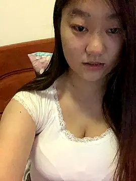 xialuo25 online show from November 2, 2025, 12:35 am