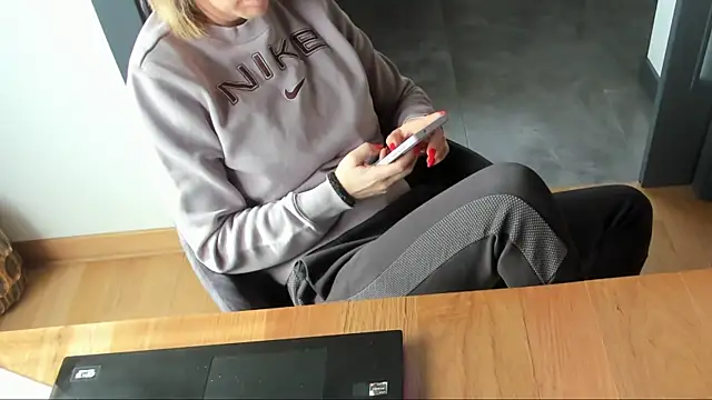 Horny mommy online show from February 27, 2025, 9:32 am