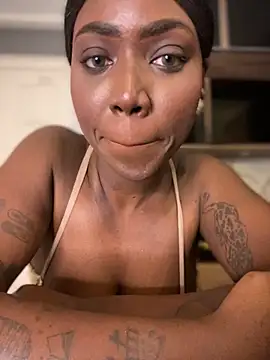 Snapshot of Alexia_24 chatting on October 27, 2025, 12:47 am Alexia 24 online show from October 27, 2025, 12:47 am