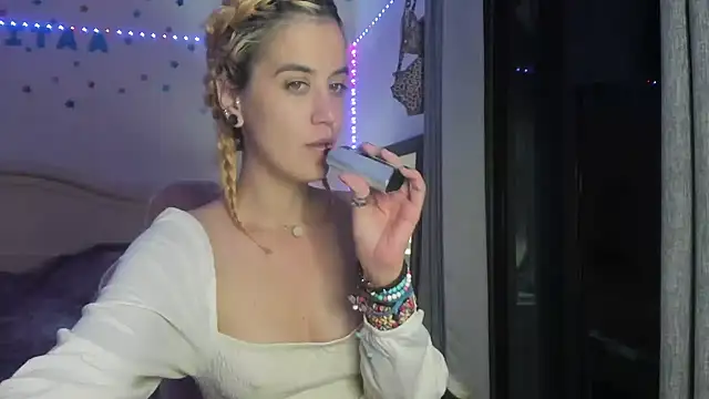 Snapshot of aalokitaa chatting on November 13, 2025, 5:28 am aalokitaa online show from November 13, 2025, 5:28 am