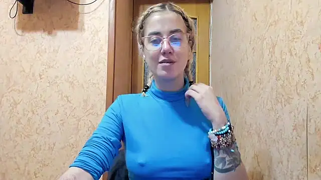 Snapshot of aalokitaa chatting on January 7, 2026, 8:11 pm aalokitaa online show from January 7, 2026, 8:11 pm