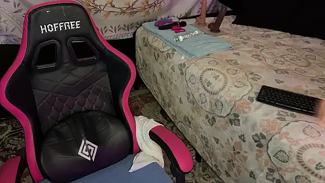 Snapshot of BossMomma0387 chatting on October 31, 2025, 2:23 am BossMomma0387 online show from October 31, 2025, 2:23 am