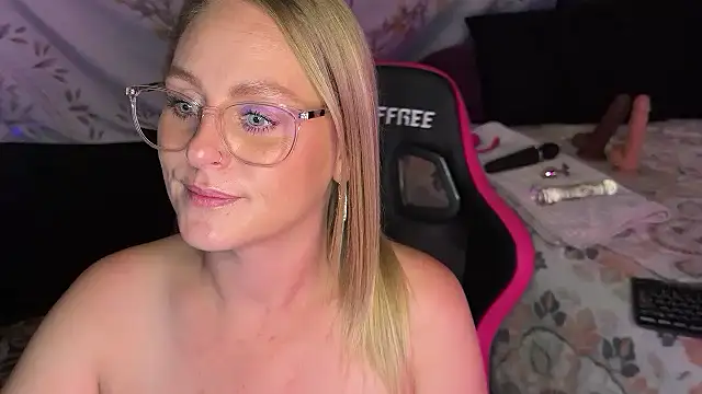 Snapshot of BossMomma0387 chatting on November 6, 2025, 11:15 pm BossMomma0387 online show from November 6, 2025, 11:15 pm