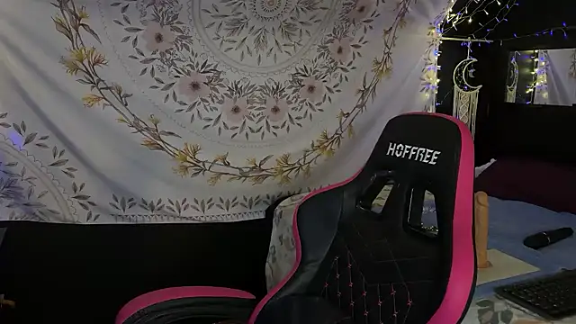 Snapshot of BossMomma0387 chatting on November 20, 2025, 3:12 pm BossMomma0387 online show from November 20, 2025, 3:12 pm