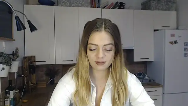 Snapshot of BuffyxLUST chatting on November 12, 2025, 8:04 am BuffyxLUST online show from November 12, 2025, 8:04 am