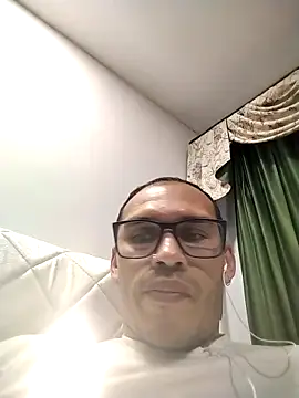 Snapshot of DOBLEWYOSK69G chatting on February 28, 2026, 11:28 pm DOBLEWYOSK69G online show from February 28, 2026, 11:28 pm