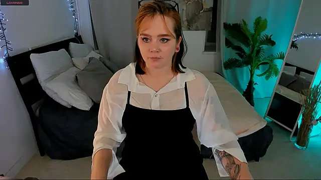 Snapshot of lunaalli chatting on October 14, 2025, 3:57 pm lunaalli online show from October 14, 2025, 3:57 pm