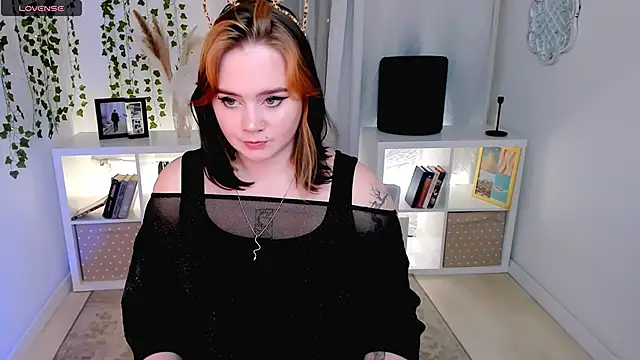 Snapshot of lunaalli chatting on October 16, 2025, 2:29 pm lunaalli online show from October 16, 2025, 2:29 pm