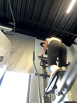 Ninazhang online show from October 20, 2025, 1:17 am