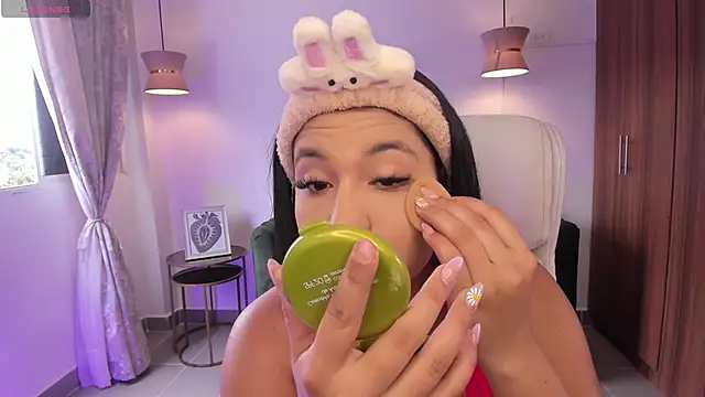 DANDARA THOM online show from October 15, 2025, 8:09 pm