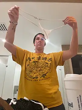 sweetsirenn online show from November 8, 2025, 2:06 pm