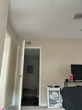 sweetsirenn online show from April 17, 2026, 1:36 pm