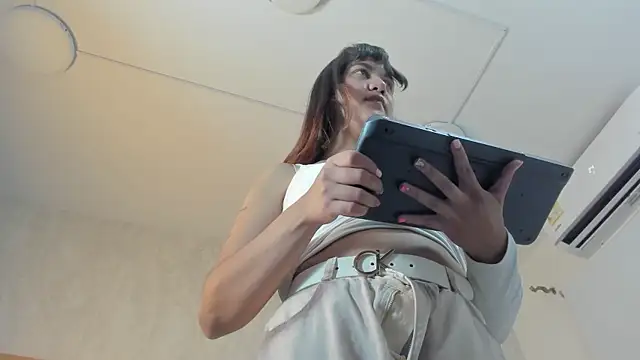 juliette pretty  online show from October 13, 2025, 7:14 pm