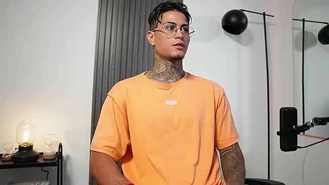 Snapshot of AxelVilla_ chatting on September 10, 2025, 7:58 pm AxelVilla online show from September 10, 2025, 7:58 pm