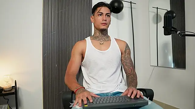Snapshot of AxelVilla_ chatting on October 3, 2025, 8:17 pm AxelVilla online show from October 3, 2025, 8:17 pm