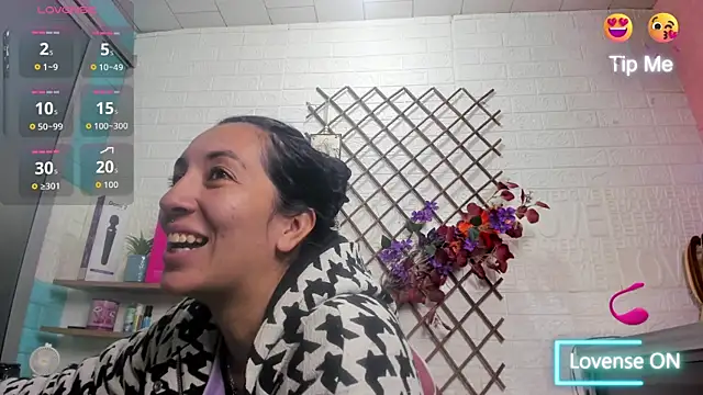 Snapshot of SALOME_KORLAND chatting on June 26, 2026, 4:44 pm SALOME KORLAND online show from June 26, 2026, 4:44 pm