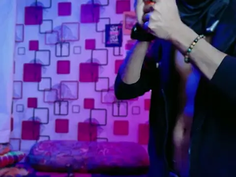 ChiseledCharm online show from December 3, 2025, 7:12 pm