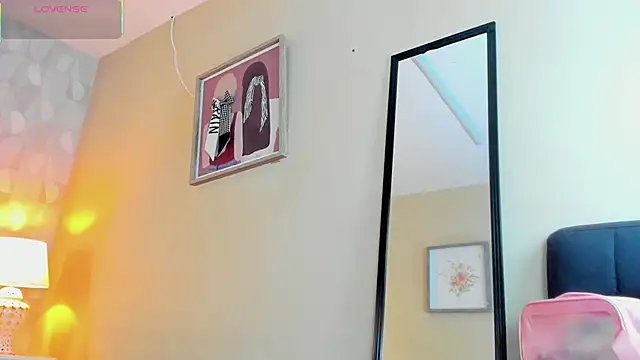 isabella milf  online show from September 13, 2025, 7:13 pm