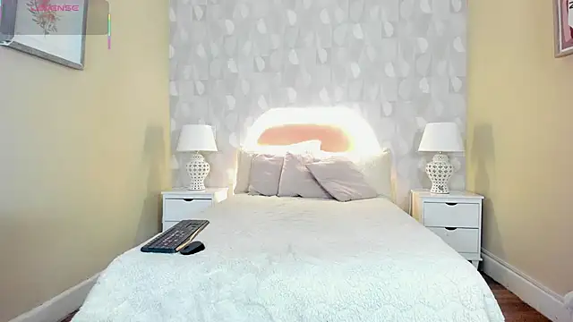 isabella milf  online show from November 23, 2025, 12:05 pm