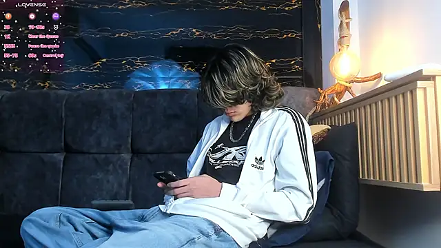 Snapshot of Diamond_twink chatting on October 30, 2025, 3:52 am Diamond twink online show from October 30, 2025, 3:52 am