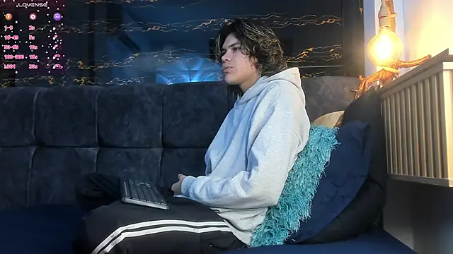 Snapshot of Diamond_twink chatting on November 5, 2025, 3:50 am Diamond twink online show from November 5, 2025, 3:50 am