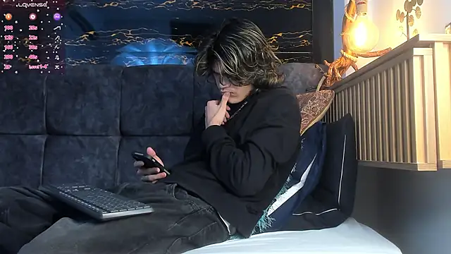 Snapshot of Diamond_twink chatting on November 14, 2025, 4:11 am Diamond twink online show from November 14, 2025, 4:11 am