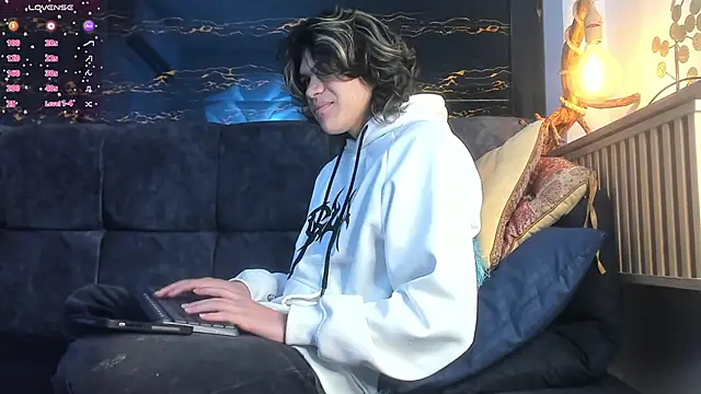 Snapshot of Diamond_twink chatting on November 20, 2025, 4:34 am Diamond twink online show from November 20, 2025, 4:34 am