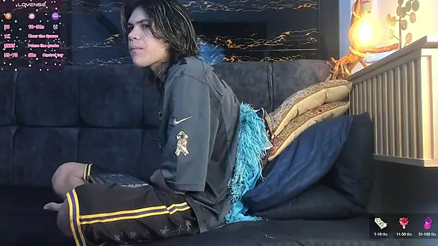 Snapshot of Diamond_twink chatting on November 26, 2025, 3:51 am Diamond twink online show from November 26, 2025, 3:51 am