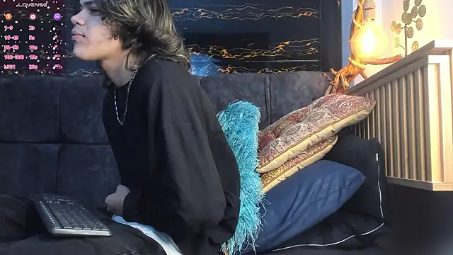 Snapshot of Diamond_twink chatting on November 27, 2025, 4:36 am Diamond twink online show from November 27, 2025, 4:36 am