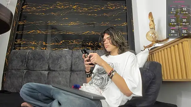 Snapshot of Diamond_twink chatting on February 2, 2026, 2:16 pm Diamond twink online show from February 2, 2026, 2:16 pm