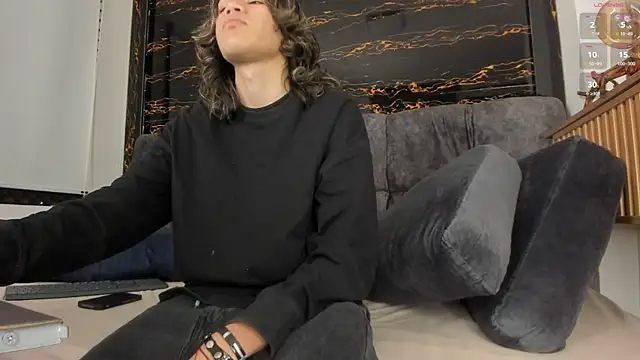 Snapshot of Diamond_twink chatting on February 5, 2026, 1:49 pm Diamond twink online show from February 5, 2026, 1:49 pm