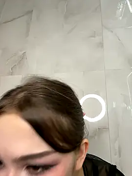 Snapshot of sillybloom chatting on December 17, 2025, 9:32 pm sillybloom online show from December 17, 2025, 9:32 pm