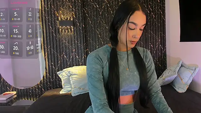 Snapshot of ZOETTAYLOR chatting on October 28, 2025, 9:06 pm ZOETTAYLOR online show from October 28, 2025, 9:06 pm