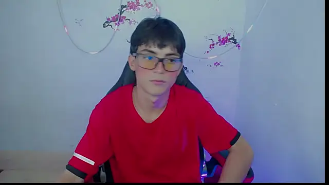 Thommy cute online show from November 19, 2025, 1:27 am